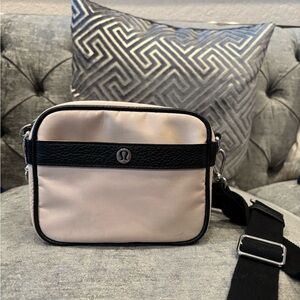 Lululemon Athletica Crossbody Camera Bag 2L - Pink Cream Black Leather